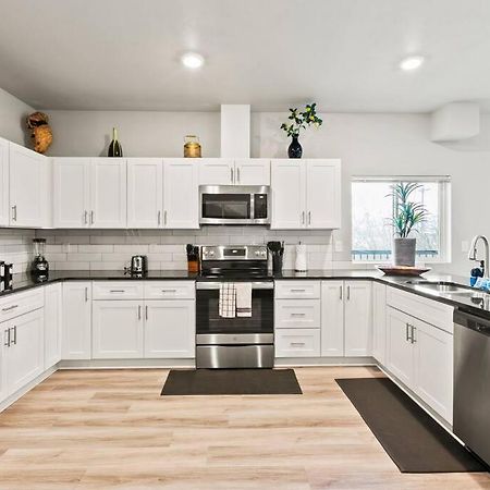 Spacious New 2 Bed 2 Bath Apt By Downtown 스포캔 외부 사진