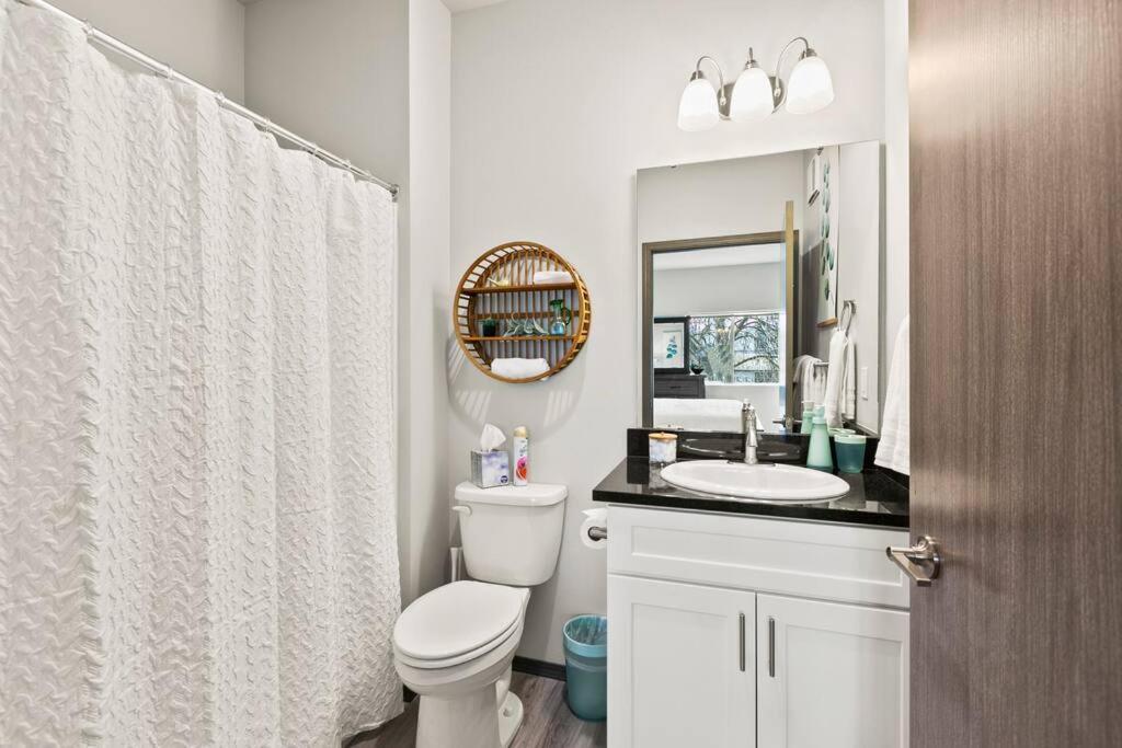 Spacious New 2 Bed 2 Bath Apt By Downtown 스포캔 외부 사진